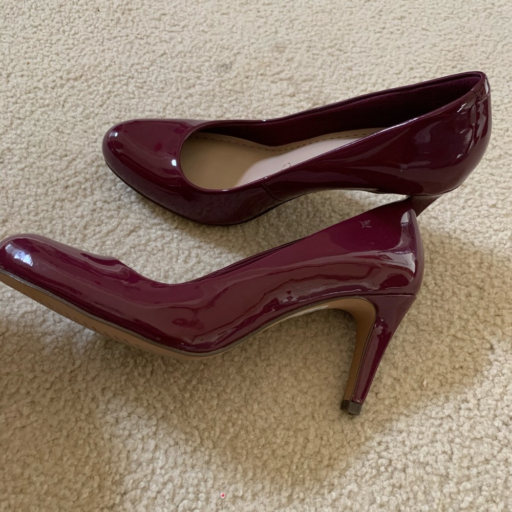 Clarks purple patent leather heels
